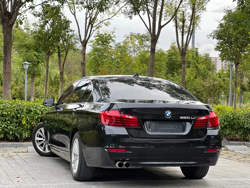BMW 5 Series — миниатюра 7