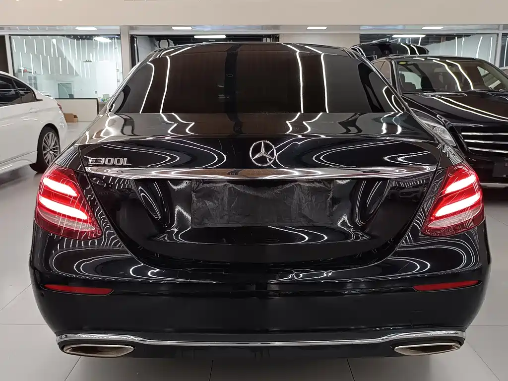 Mercedes-Benz E-Class — миниатюра 8