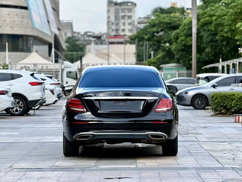 Mercedes-Benz E-Class — миниатюра 5