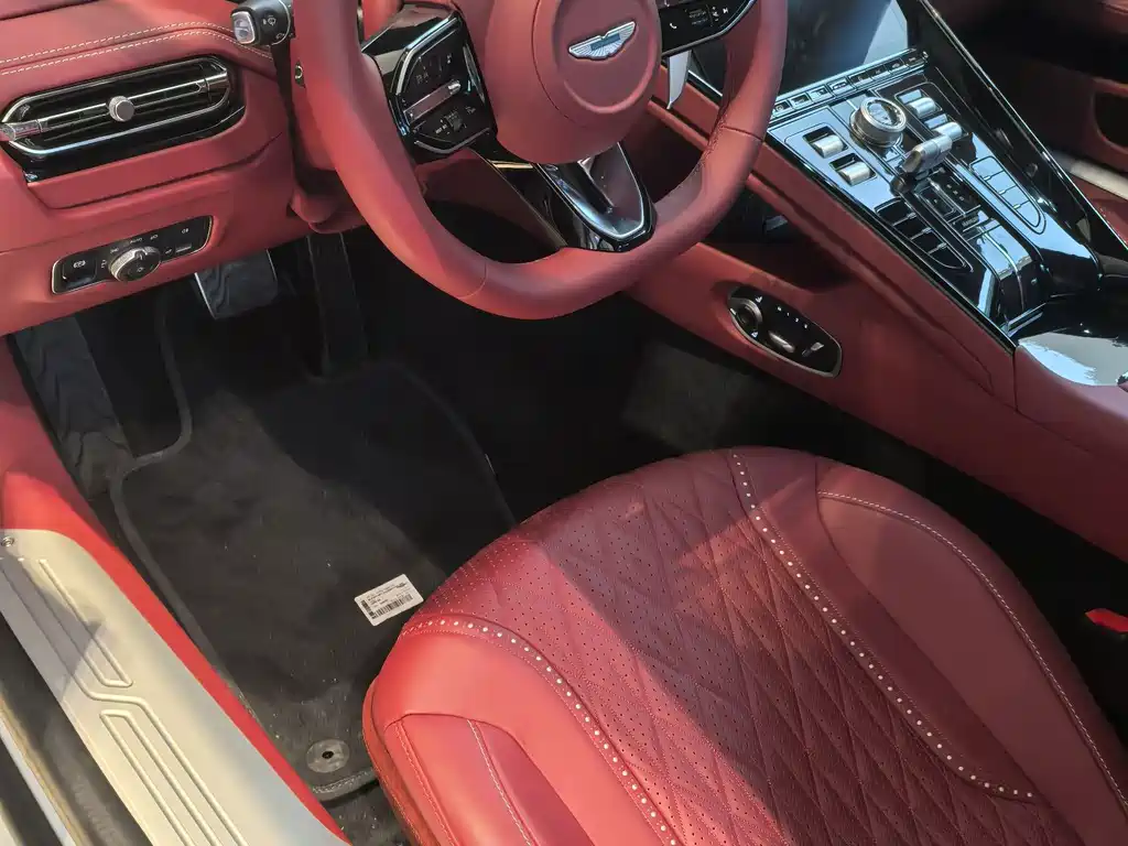 Aston Martin DB12 — миниатюра 3