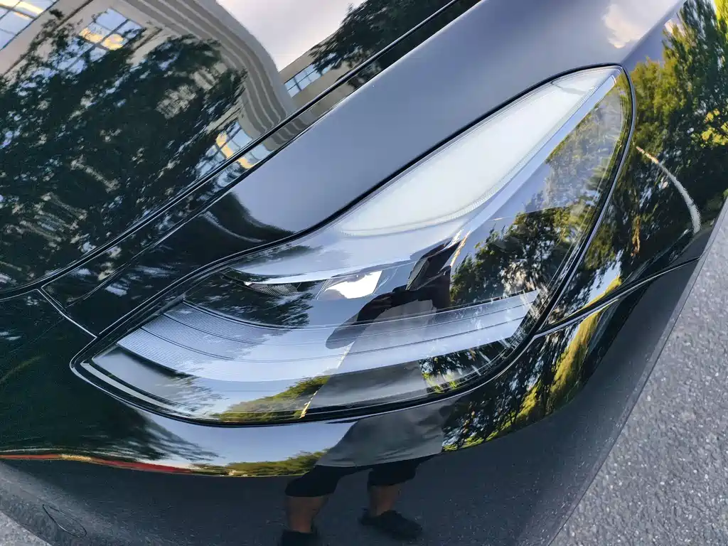 Tesla Model Y — миниатюра 13