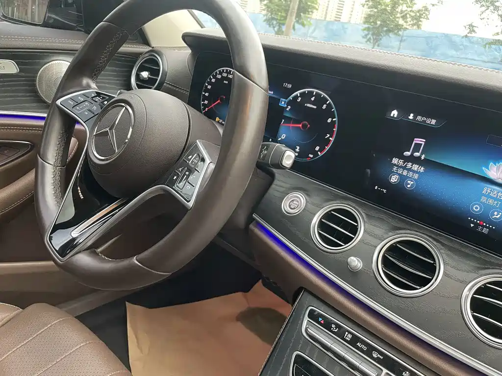 Mercedes-Benz E-Class — миниатюра 5
