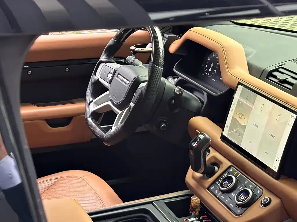 Land Rover Defender 2024 — фото 12