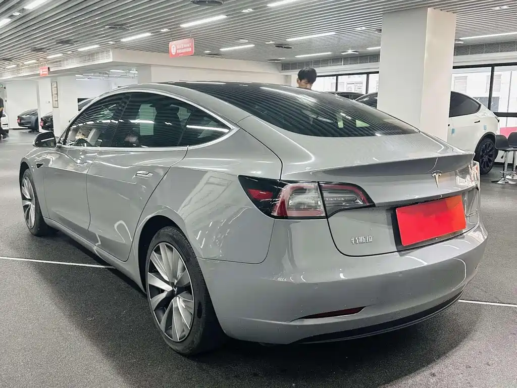 Tesla Model 3 — миниатюра 6