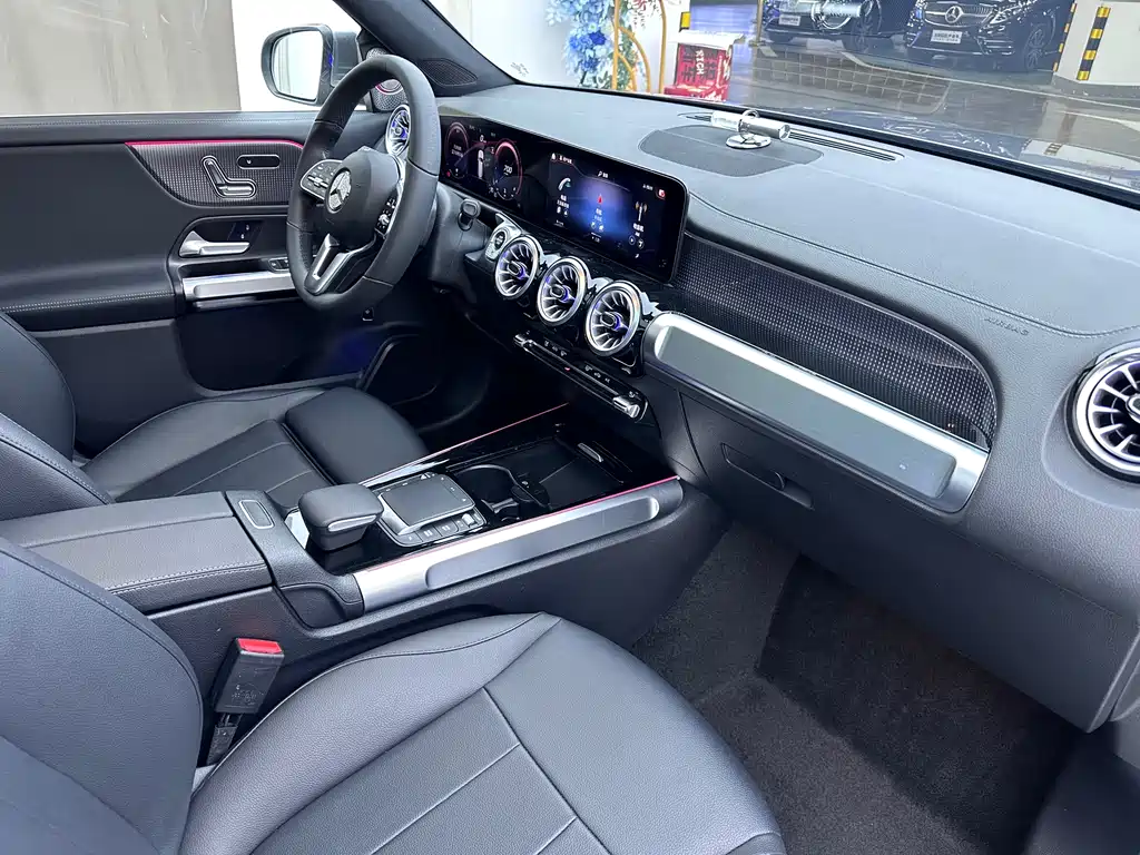 Mercedes-Benz GLB — миниатюра 10