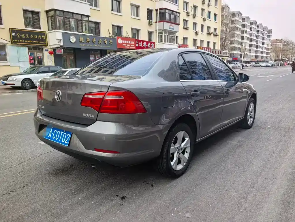 Volkswagen Bora 2014 1.6L AT Comfort