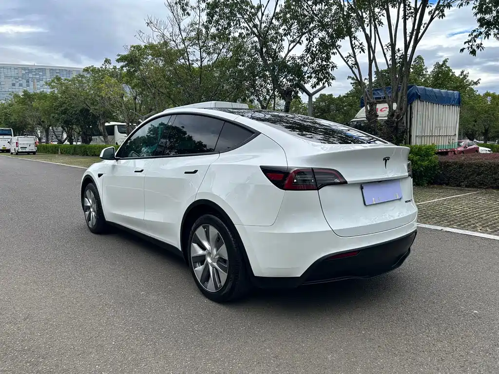 Tesla Model Y 2022 — фото 7