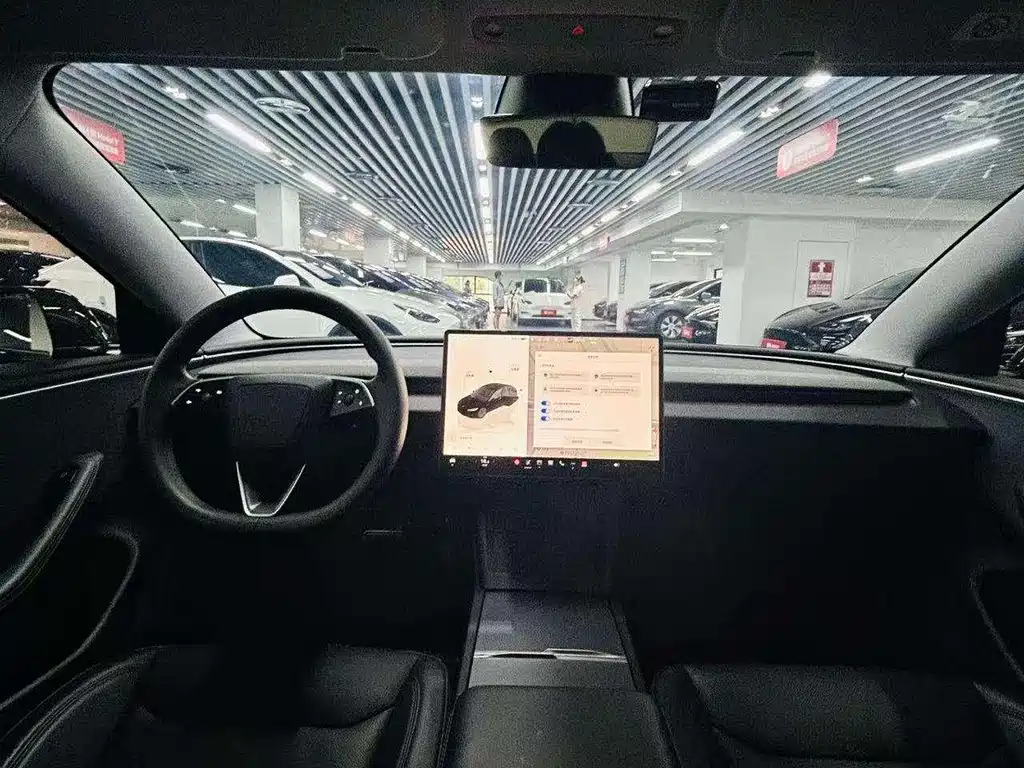 Tesla Model 3 — миниатюра 7