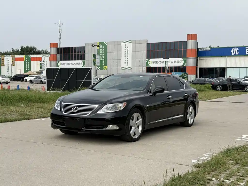 Lexus LS