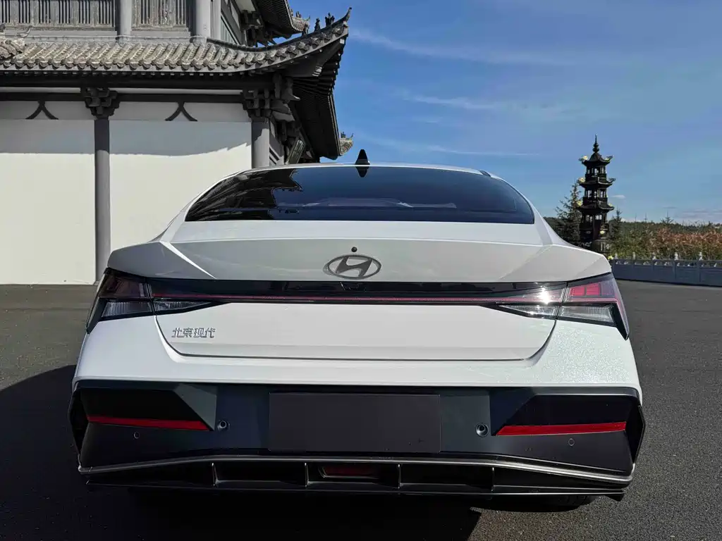 Hyundai Elantra — миниатюра 5