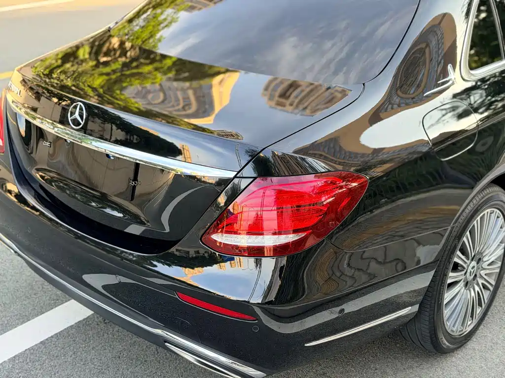 Mercedes-Benz E-Class — миниатюра 11