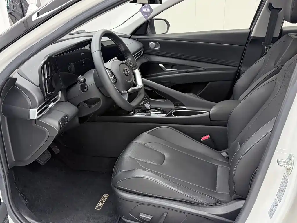 Hyundai Elantra — миниатюра 8