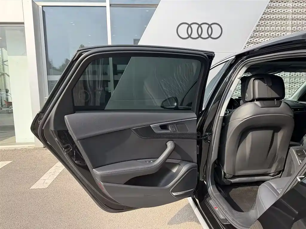 Audi A4L 2022 — фото 9