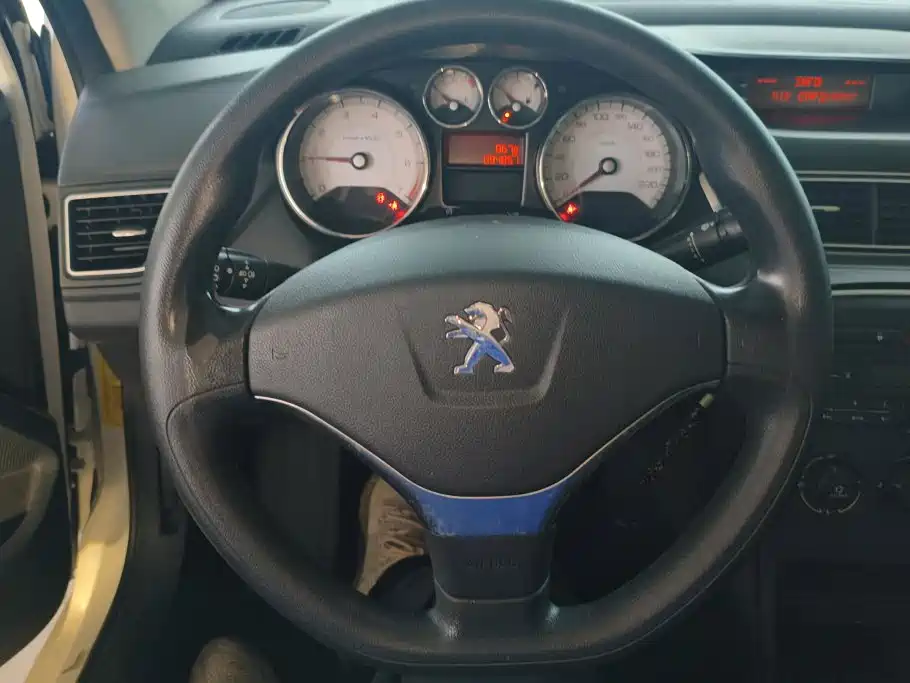 Peugeot 308 — миниатюра 15