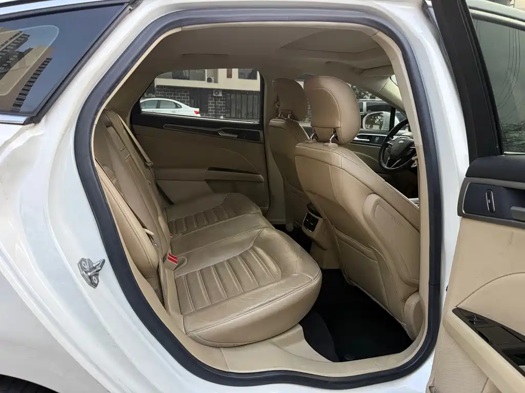 Ford Mondeo — миниатюра 8