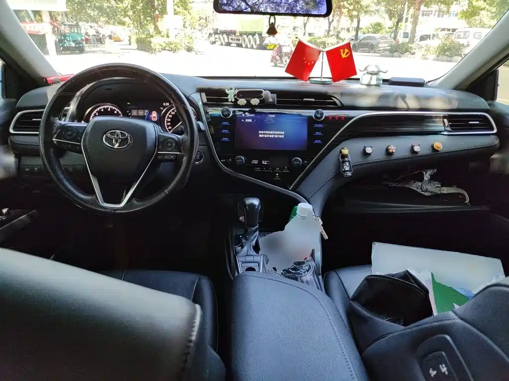 Toyota Camry — миниатюра 5