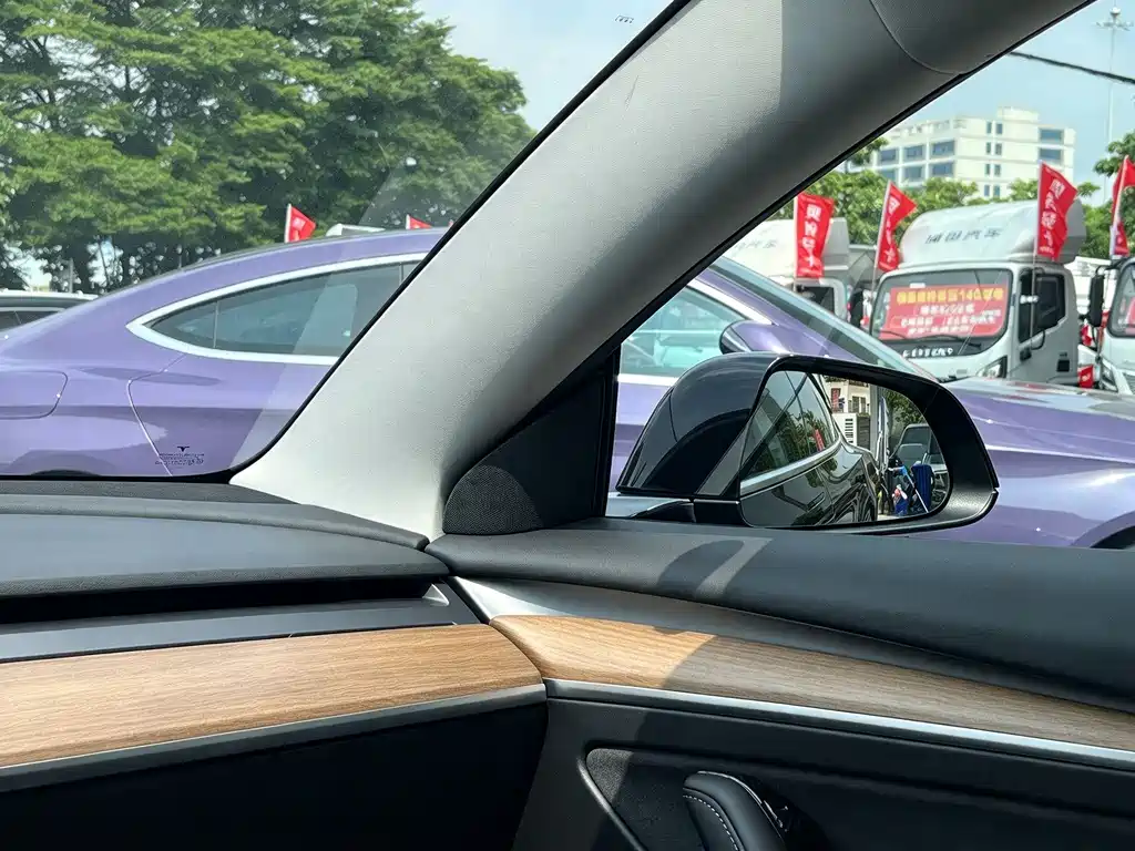 Tesla Model 3 — миниатюра 12