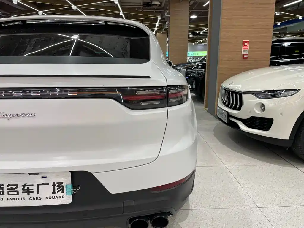 Porsche Cayenne — миниатюра 10