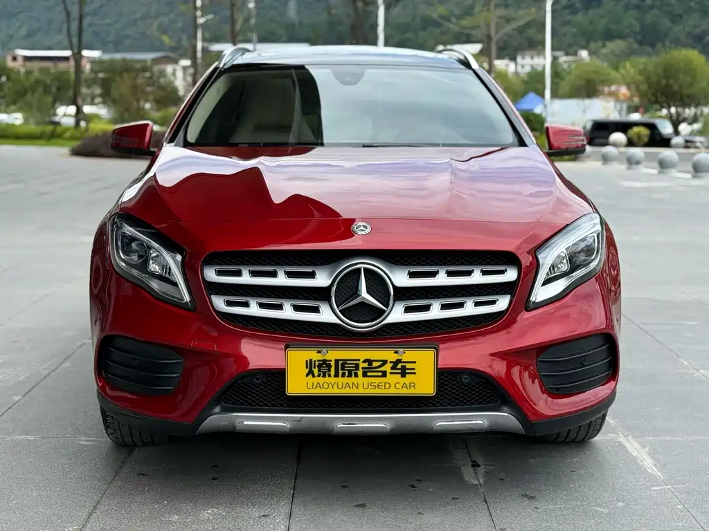 MERCEDES-BENZ GLA