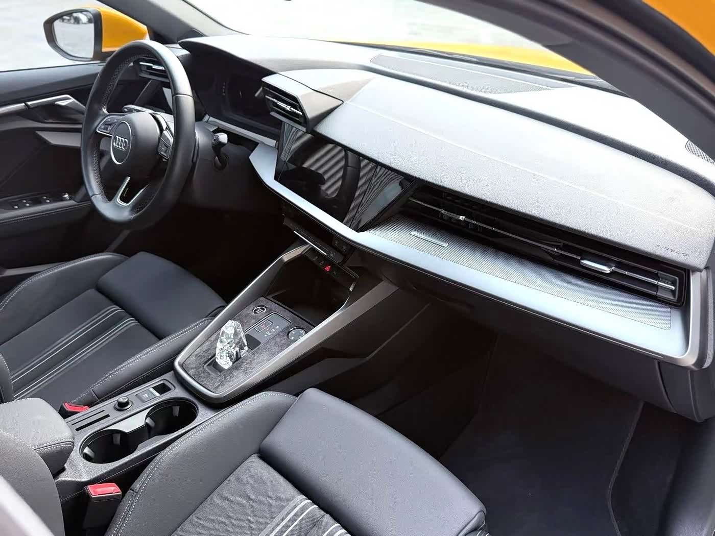 Audi A3 1.4 л 2023 г. желто-оранжевый, пробег 18000 км
