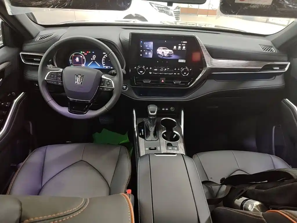 Toyota Crown Kluger — миниатюра 10