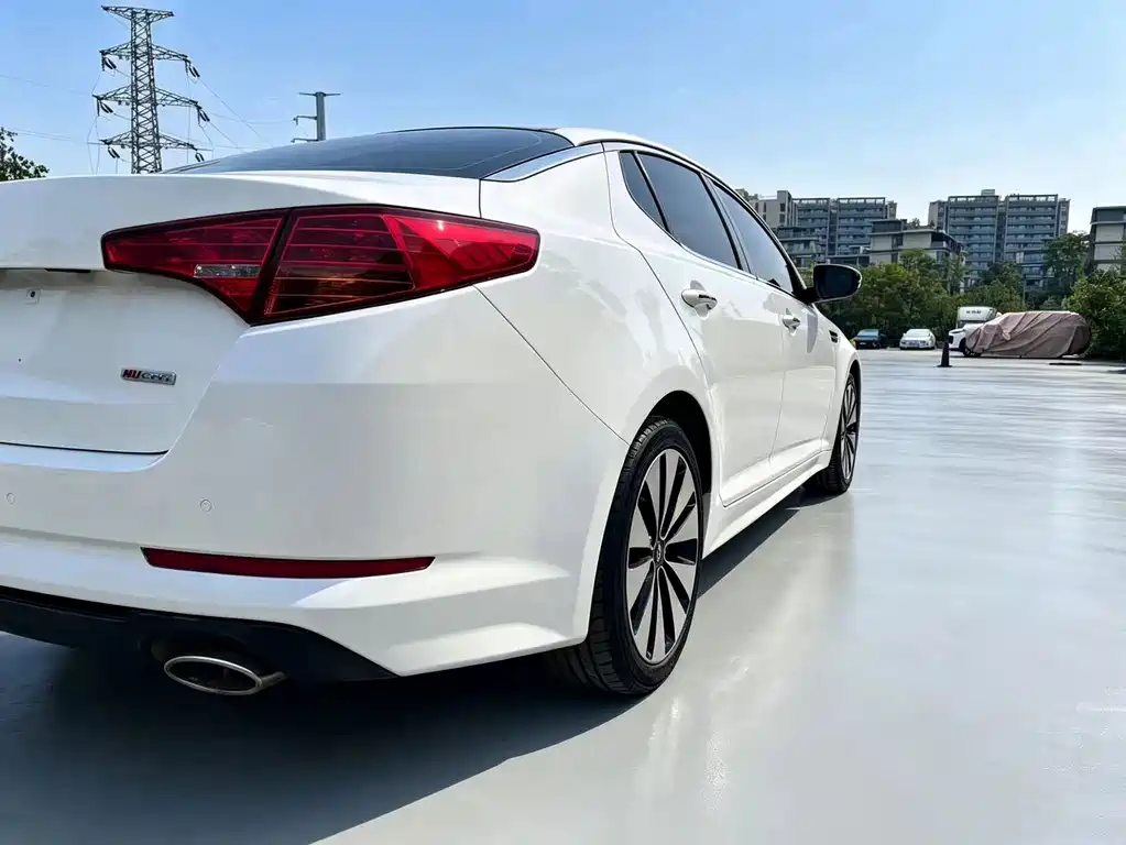 Kia K5 2012 2.0L AT DLX
