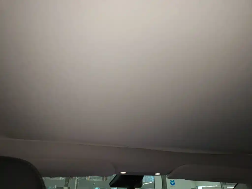 Tesla Model Y — миниатюра 18