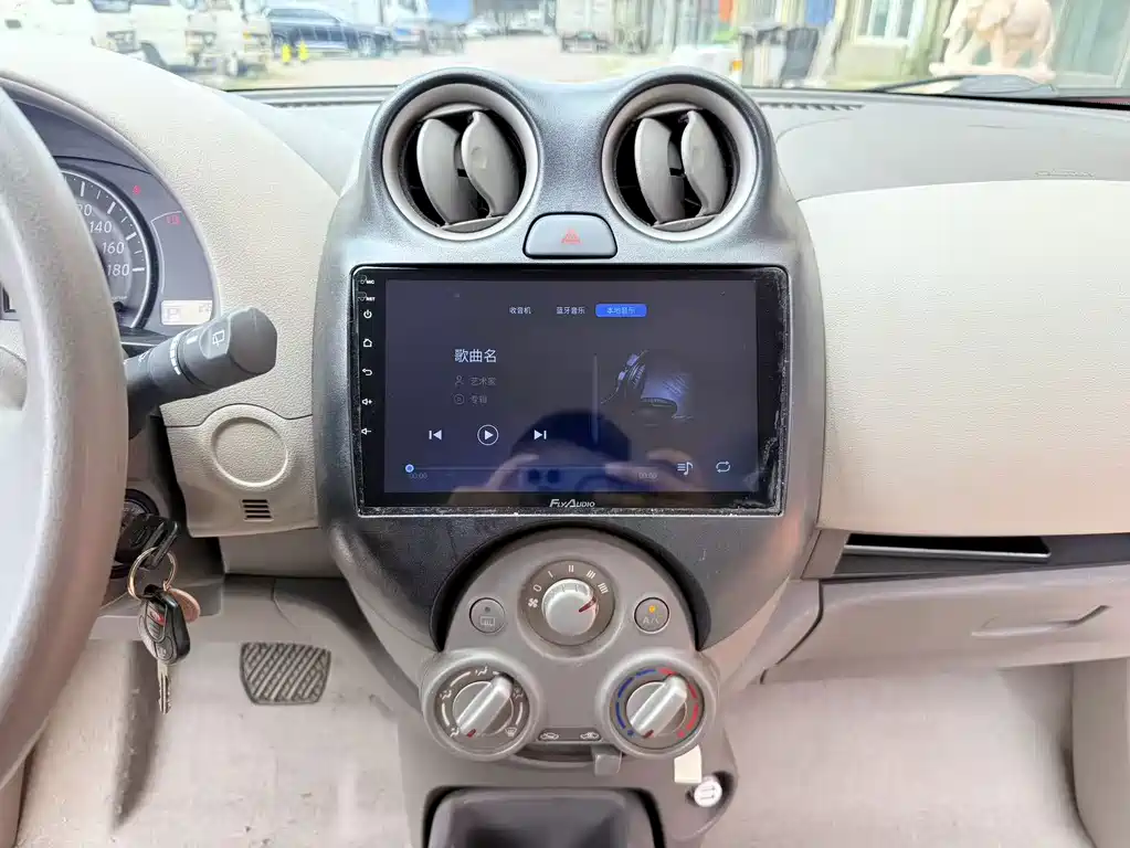 Nissan March — миниатюра 5