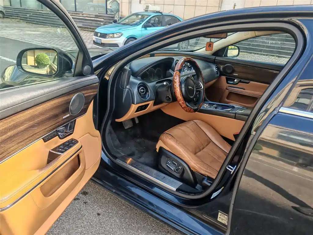 Jaguar XJ — миниатюра 7