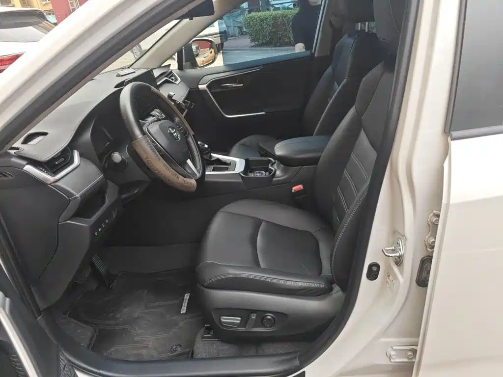 Toyota RAV4 — миниатюра 11