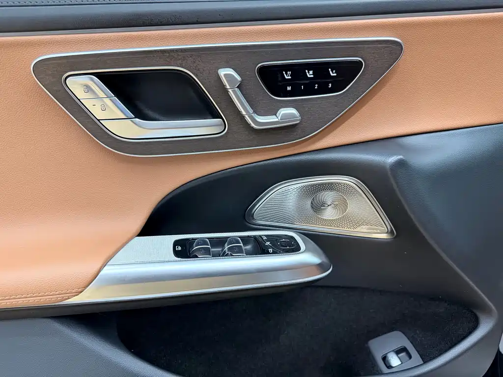 Mercedes-Benz E-Class — миниатюра 16