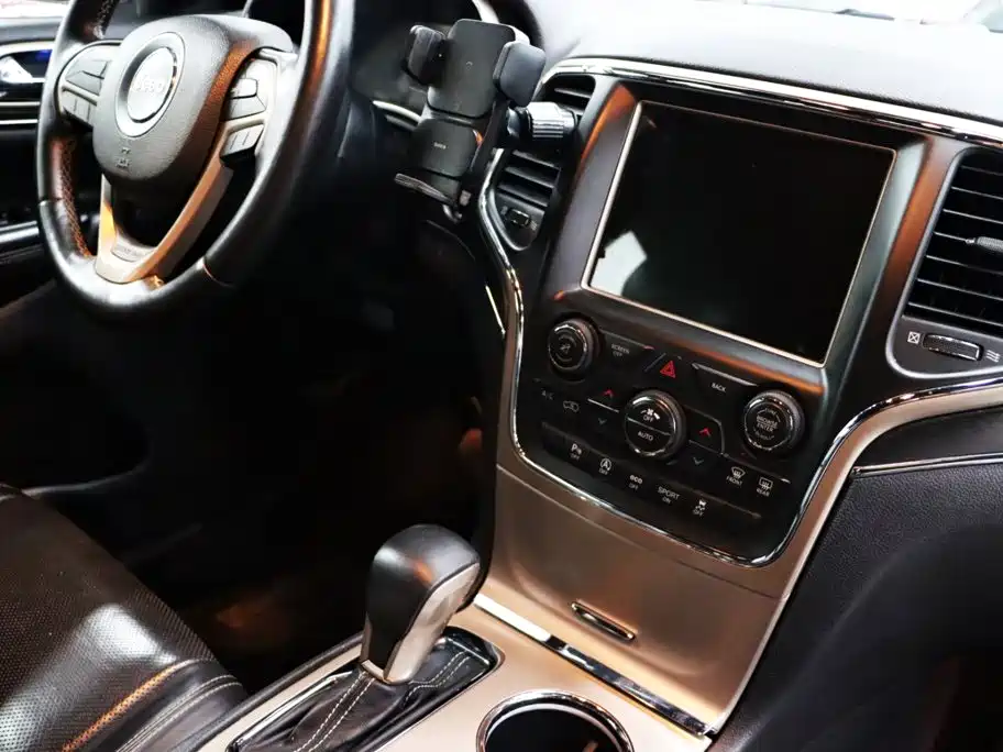 Jeep Grand Cherokee (Import) — миниатюра 17