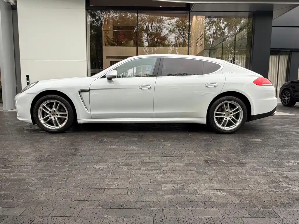 Porsche Panamera — миниатюра 2