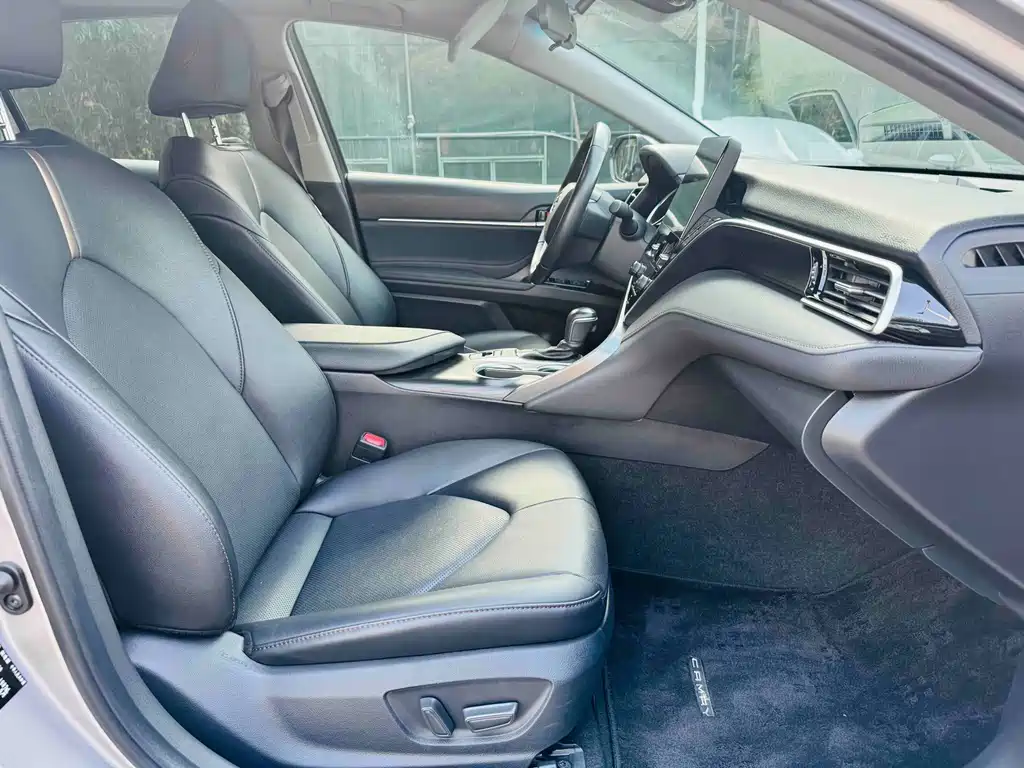 Toyota Camry — миниатюра 8