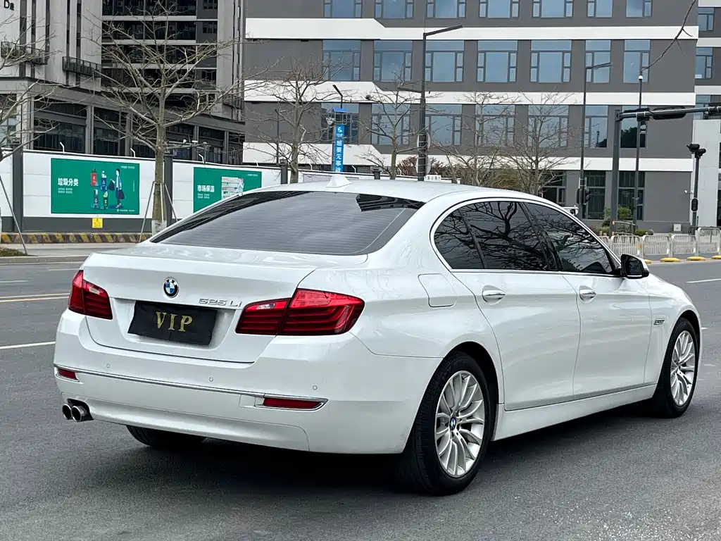 BMW 5 SERIES