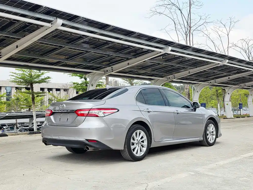 Toyota Camry — миниатюра 19