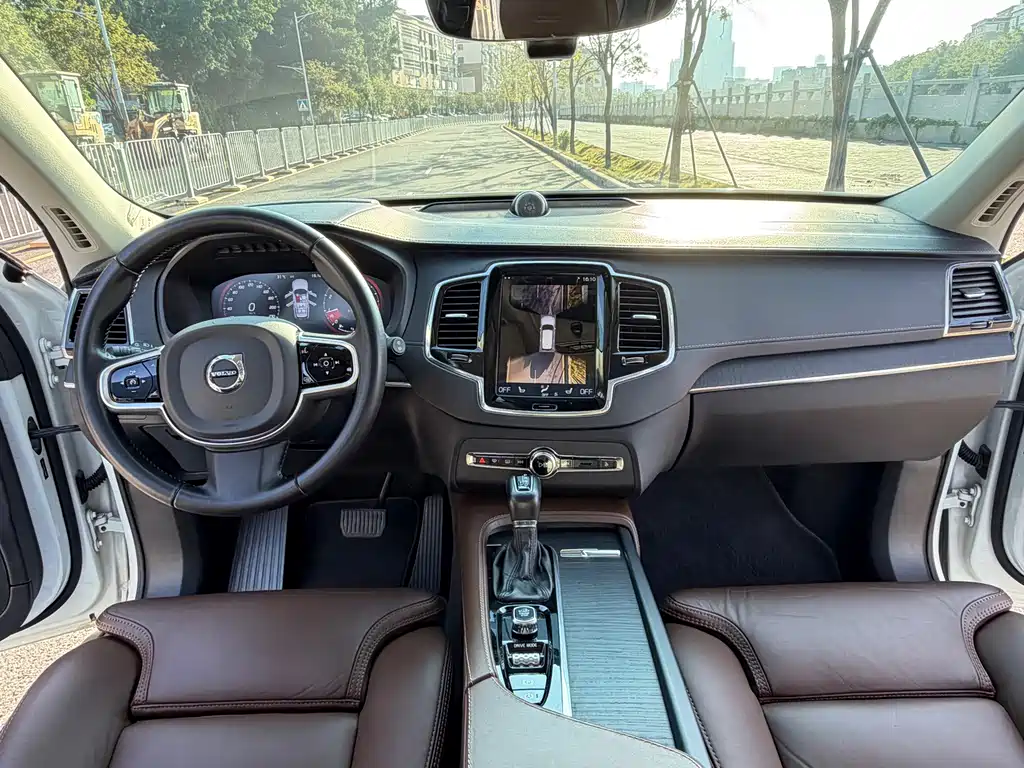 Volvo XC90 — миниатюра 9