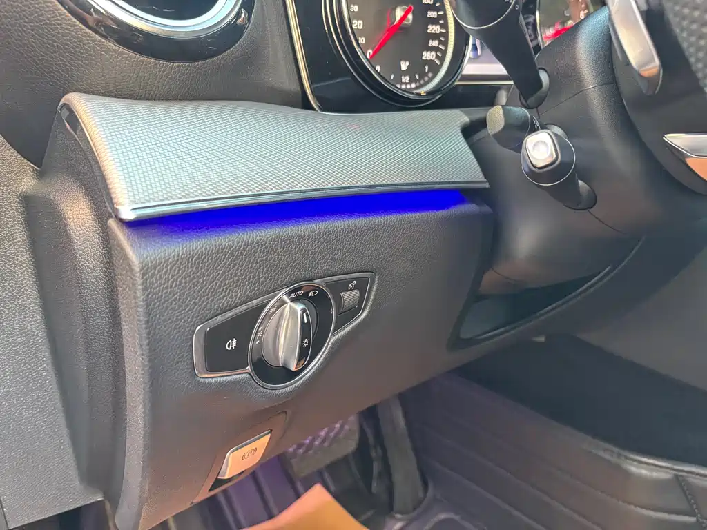 Mercedes-Benz E-Class — миниатюра 10
