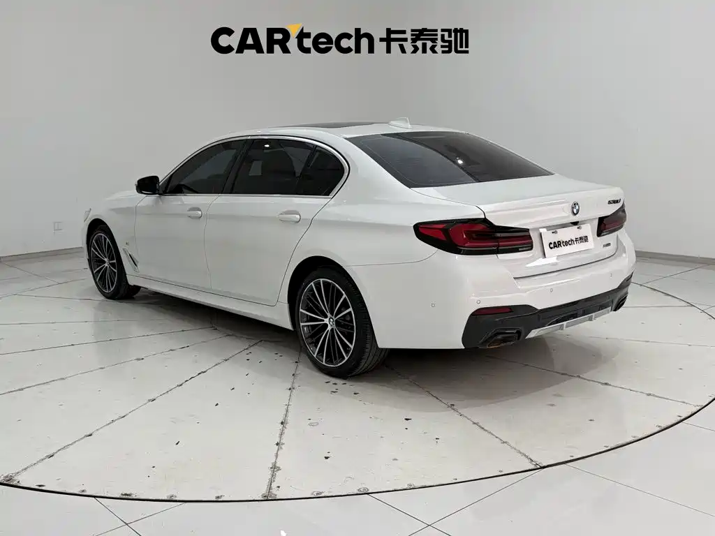 BMW 5 Series — миниатюра 7