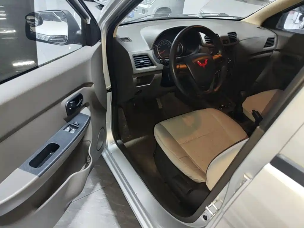 Wuling Hongguang — миниатюра 16