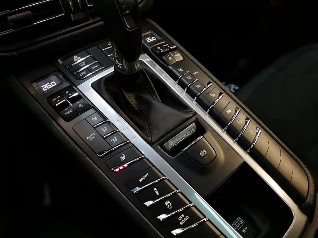 Porsche Macan — миниатюра 5