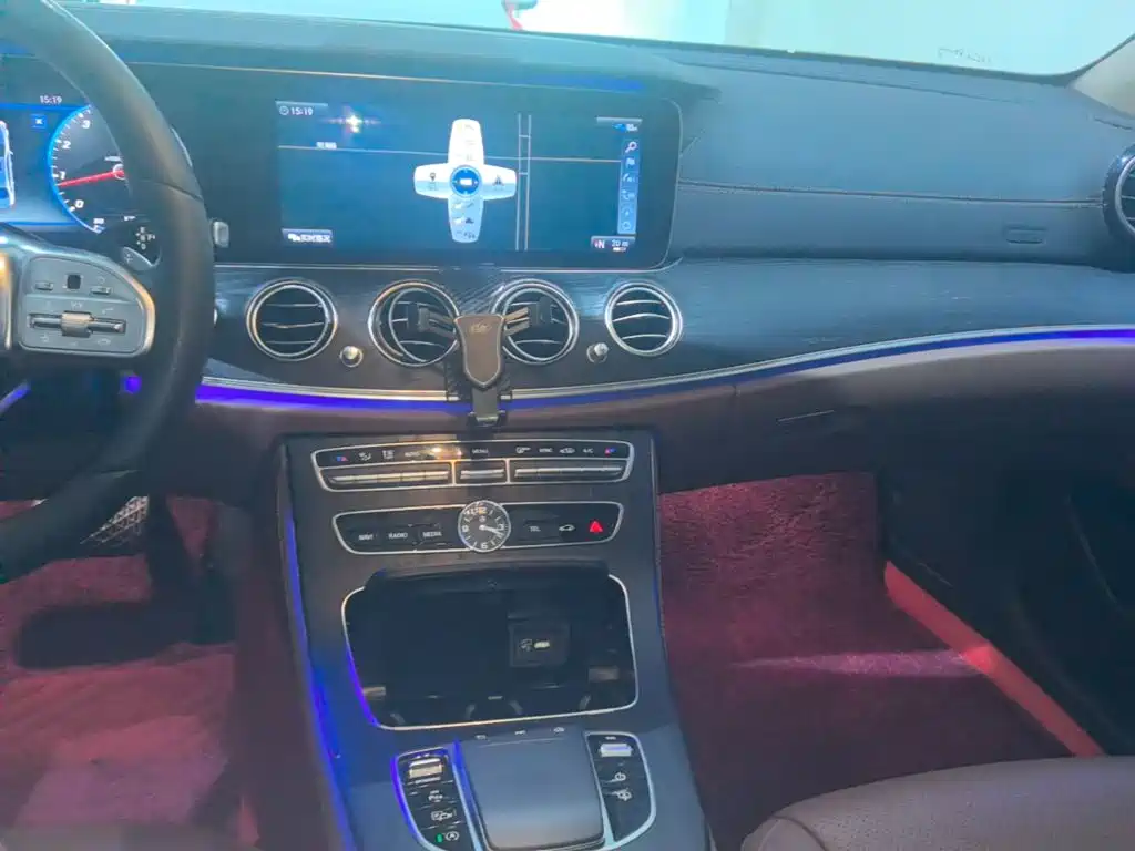 Mercedes-Benz E-Class — миниатюра 13