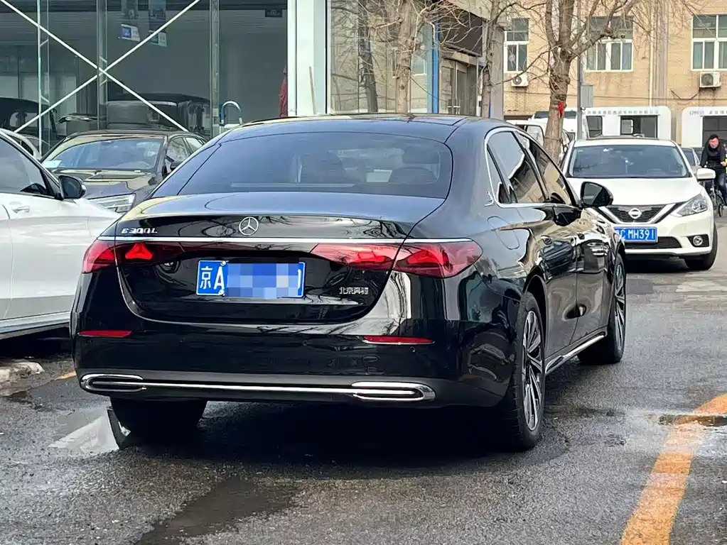 MERCEDES-BENZ E CLASS