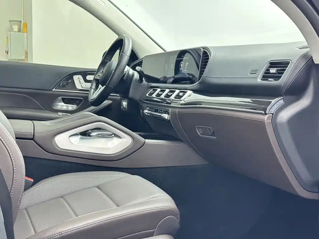 Mercedes-Benz GLS — миниатюра 13