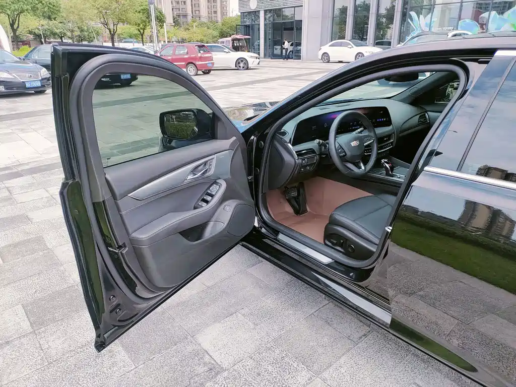 Cadillac CT5 — миниатюра 12
