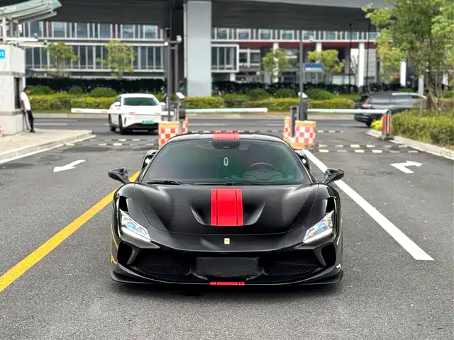 FERRARI  F8