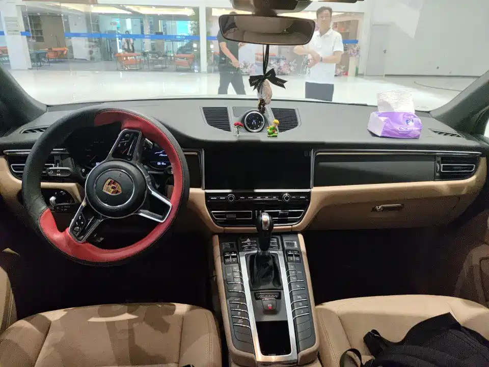 Porsche Macan — миниатюра 3