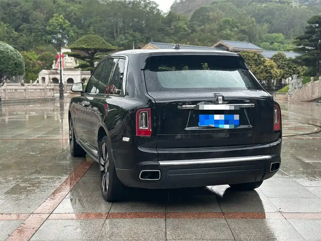 Rolls-Royce Cullinan 2018 мест