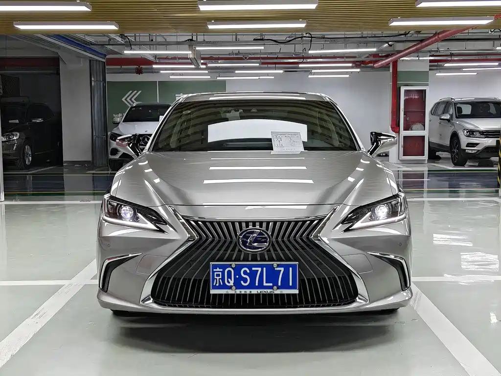 Lexus ES 2018 300h V