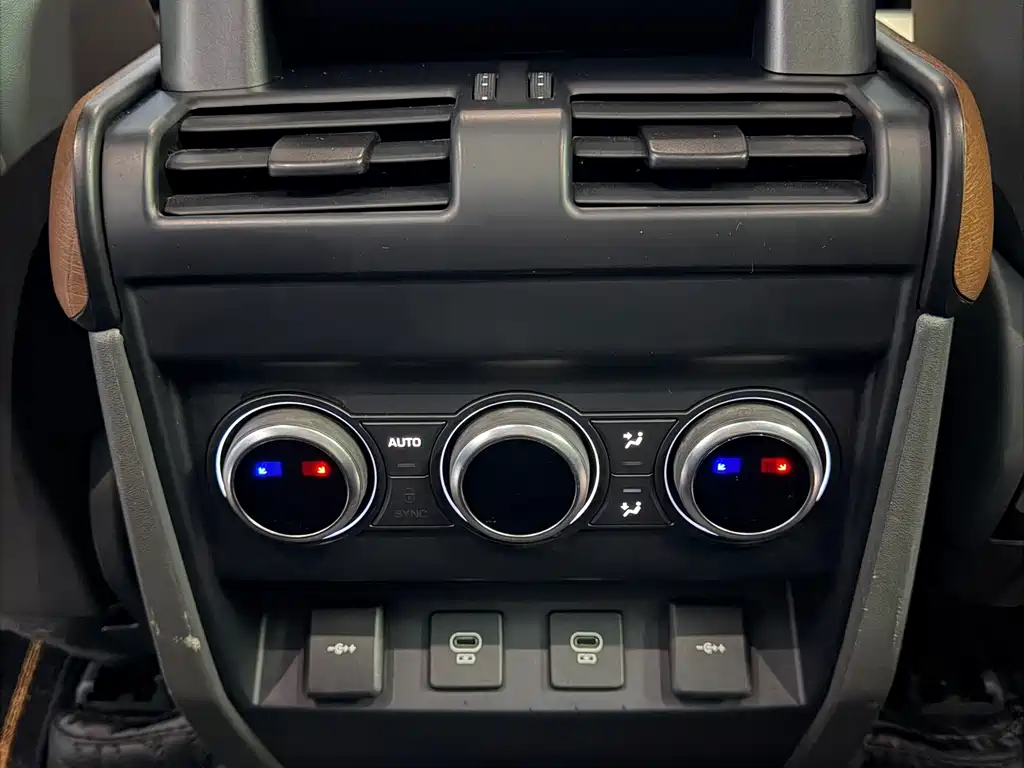 Land Rover Defender — миниатюра 32